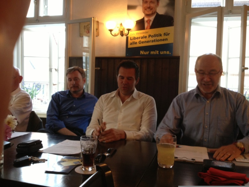 v.l.n.r.: Dirk Weissleder, Dr. gero Hocker MdL und Generalsekretär, Klaus Nagel, FDP-Vorsitzender in Springe