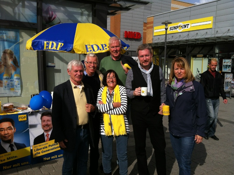 Wahlstand in Lehrte: Sonnenschein und gute Laune